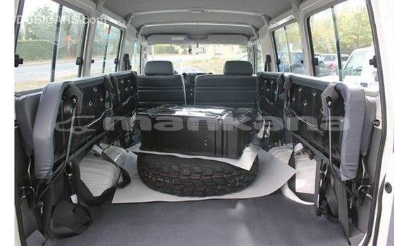 Buy Import Toyota Land Cruiser White Car in Import - Dubai in Abhasia Buy Import Toyota Land Cruiser White Car in Import - Dubai in Abhasia