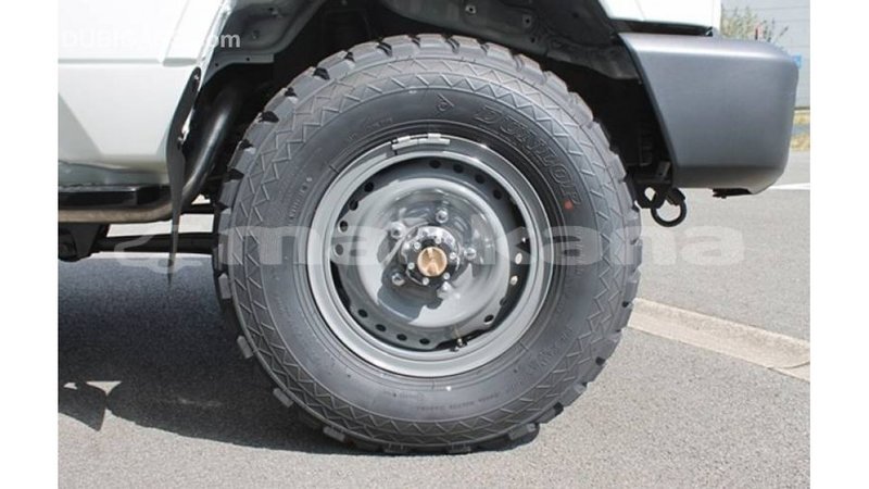Big with watermark toyota land cruiser abhasia import dubai 2322