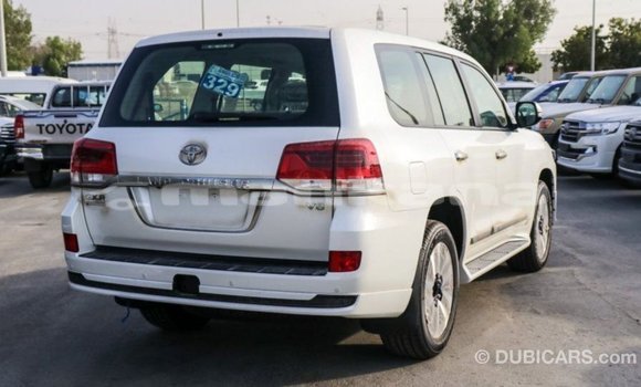 Buy Import Toyota Land Cruiser White Car in Import - Dubai in Abhasia Buy Import Toyota Land Cruiser White Car in Import - Dubai in Abhasia