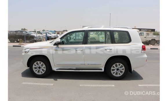 Buy Import Toyota Land Cruiser White Car in Import - Dubai in Abhasia Buy Import Toyota Land Cruiser White Car in Import - Dubai in Abhasia