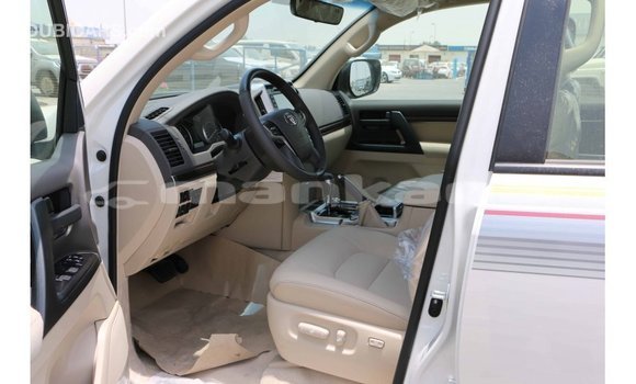 Buy Import Toyota Land Cruiser White Car in Import - Dubai in Abhasia Buy Import Toyota Land Cruiser White Car in Import - Dubai in Abhasia