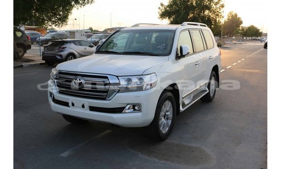 Buy Import Toyota Land Cruiser White Car in Import - Dubai in Abhasia Buy Import Toyota Land Cruiser White Car in Import - Dubai in Abhasia