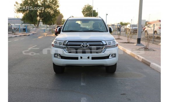 Buy Import Toyota Land Cruiser White Car in Import - Dubai in Abhasia Buy Import Toyota Land Cruiser White Car in Import - Dubai in Abhasia