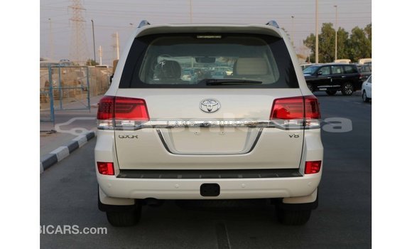 Buy Import Toyota Land Cruiser White Car in Import - Dubai in Abhasia Buy Import Toyota Land Cruiser White Car in Import - Dubai in Abhasia