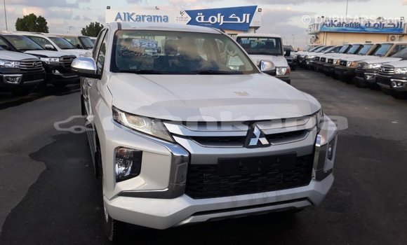 Buy Import Mitsubishi L200 White Car in Import - Dubai in Abhasia Buy Import Mitsubishi L200 White Car in Import - Dubai in Abhasia