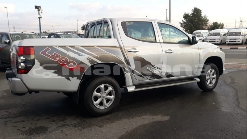 Big with watermark mitsubishi l200 abhasia import dubai 2393