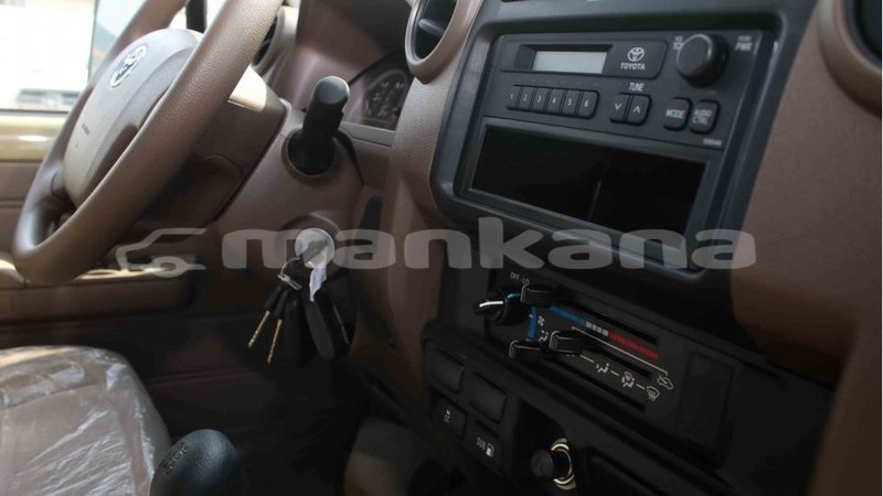 Big with watermark toyota land cruiser abhasia import dubai 2396