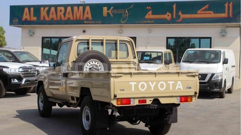 Big with watermark toyota land cruiser abhasia import dubai 2396