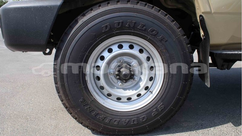 Big with watermark toyota land cruiser abhasia import dubai 2396
