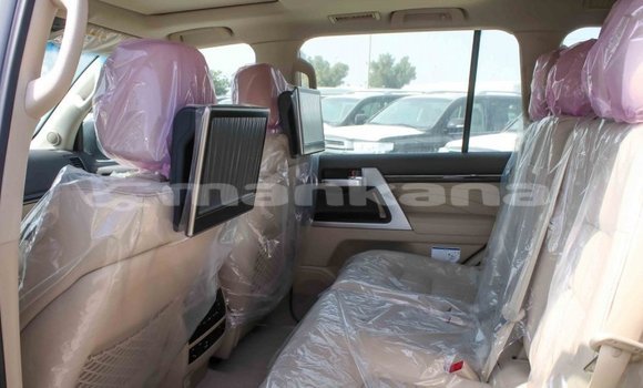 Buy Import Toyota Land Cruiser White Car in Import - Dubai in Abhasia Buy Import Toyota Land Cruiser White Car in Import - Dubai in Abhasia