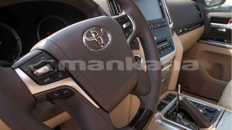 Big with watermark toyota land cruiser abhasia import dubai 2398