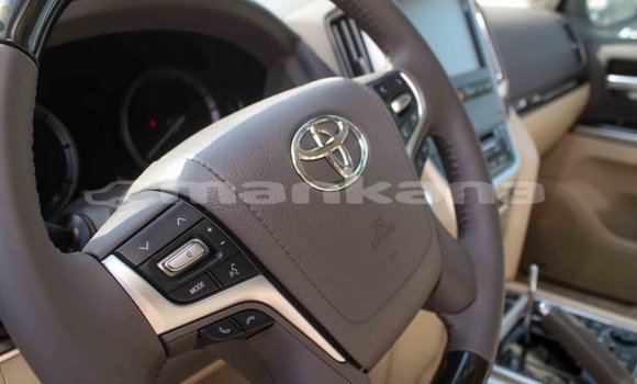 Buy Import Toyota Land Cruiser White Car in Import - Dubai in Abhasia Buy Import Toyota Land Cruiser White Car in Import - Dubai in Abhasia