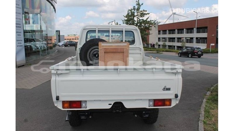 Big with watermark toyota land cruiser abhasia import dubai 2403