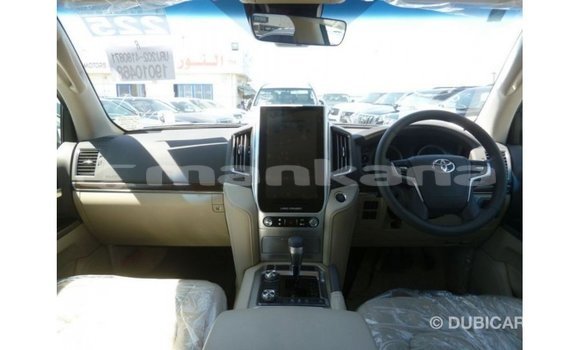 Buy Import Toyota Land Cruiser White Car in Import - Dubai in Abhasia Buy Import Toyota Land Cruiser White Car in Import - Dubai in Abhasia