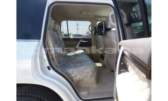 Buy Import Toyota Land Cruiser White Car in Import - Dubai in Abhasia Buy Import Toyota Land Cruiser White Car in Import - Dubai in Abhasia