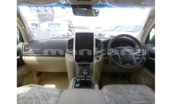Buy Import Toyota Land Cruiser White Car in Import - Dubai in Abhasia Buy Import Toyota Land Cruiser White Car in Import - Dubai in Abhasia