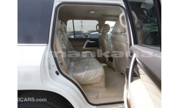 Buy Import Toyota Land Cruiser White Car in Import - Dubai in Abhasia Buy Import Toyota Land Cruiser White Car in Import - Dubai in Abhasia