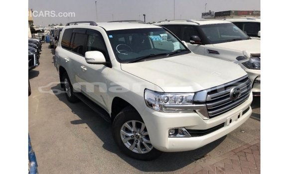 Buy Import Toyota Land Cruiser White Car in Import - Dubai in Abhasia Buy Import Toyota Land Cruiser White Car in Import - Dubai in Abhasia