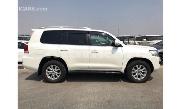 Buy Import Toyota Land Cruiser White Car in Import - Dubai in Abhasia Buy Import Toyota Land Cruiser White Car in Import - Dubai in Abhasia