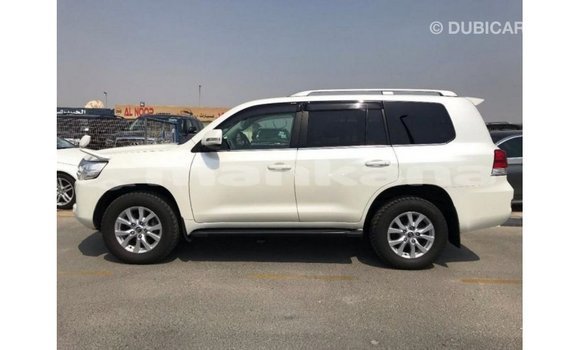 Buy Import Toyota Land Cruiser White Car in Import - Dubai in Abhasia Buy Import Toyota Land Cruiser White Car in Import - Dubai in Abhasia
