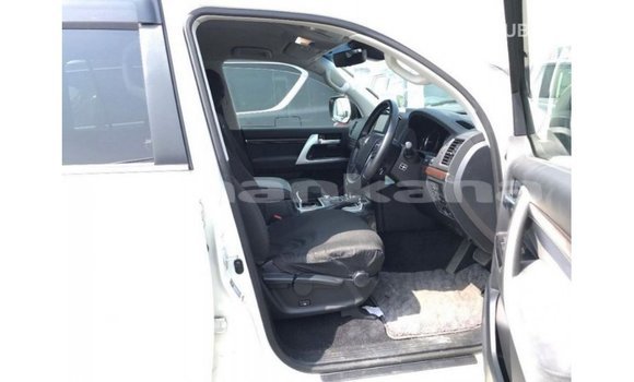 Buy Import Toyota Land Cruiser White Car in Import - Dubai in Abhasia Buy Import Toyota Land Cruiser White Car in Import - Dubai in Abhasia