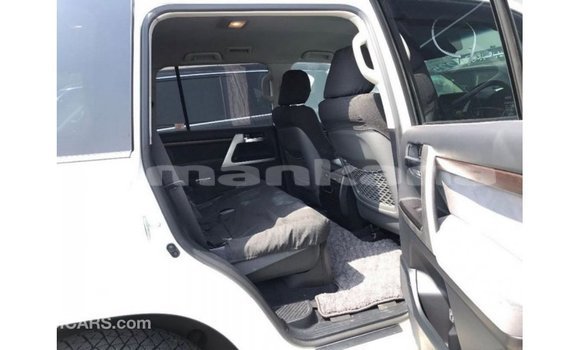 Buy Import Toyota Land Cruiser White Car in Import - Dubai in Abhasia Buy Import Toyota Land Cruiser White Car in Import - Dubai in Abhasia