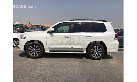 Buy Import Toyota Land Cruiser White Car in Import - Dubai in Abhasia Buy Import Toyota Land Cruiser White Car in Import - Dubai in Abhasia