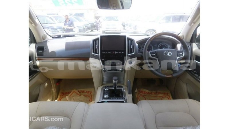 Big with watermark toyota land cruiser abhasia import dubai 2507