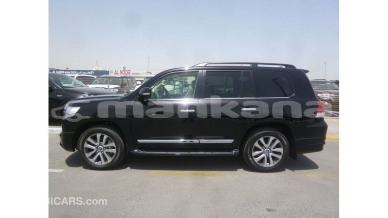 Big with watermark toyota land cruiser abhasia import dubai 2507