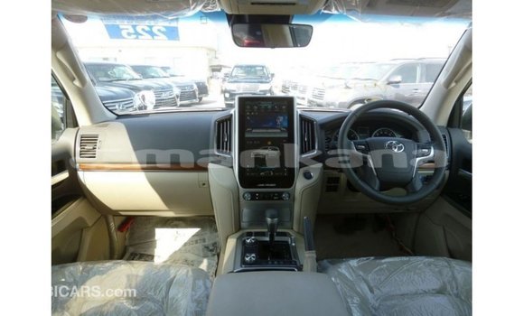Buy Import Toyota Land Cruiser White Car in Import - Dubai in Abhasia Buy Import Toyota Land Cruiser White Car in Import - Dubai in Abhasia