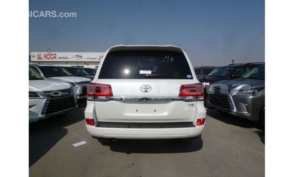 Buy Import Toyota Land Cruiser White Car in Import - Dubai in Abhasia Buy Import Toyota Land Cruiser White Car in Import - Dubai in Abhasia