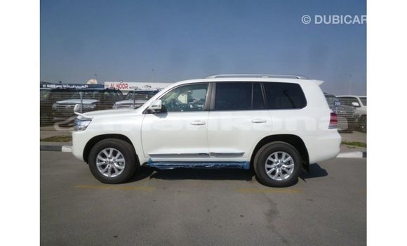 Buy Import Toyota Land Cruiser White Car in Import - Dubai in Abhasia Buy Import Toyota Land Cruiser White Car in Import - Dubai in Abhasia