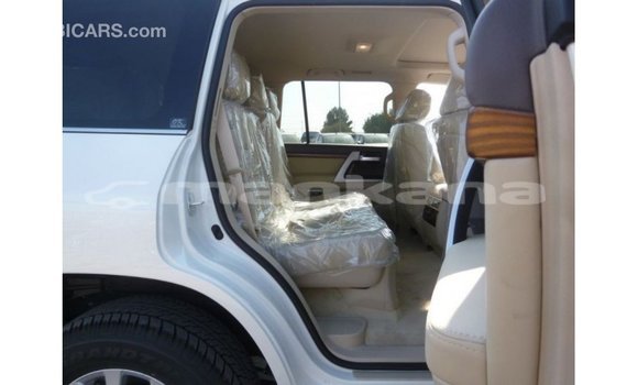 Buy Import Toyota Land Cruiser White Car in Import - Dubai in Abhasia Buy Import Toyota Land Cruiser White Car in Import - Dubai in Abhasia