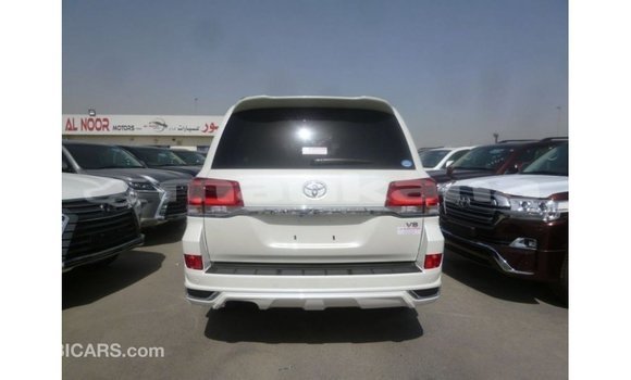 Buy Import Toyota Land Cruiser White Car in Import - Dubai in Abhasia Buy Import Toyota Land Cruiser White Car in Import - Dubai in Abhasia