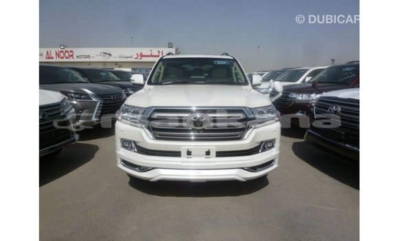 Buy Import Toyota Land Cruiser White Car in Import - Dubai in Abhasia Buy Import Toyota Land Cruiser White Car in Import - Dubai in Abhasia