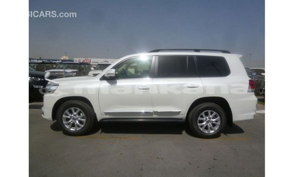 Buy Import Toyota Land Cruiser White Car in Import - Dubai in Abhasia Buy Import Toyota Land Cruiser White Car in Import - Dubai in Abhasia