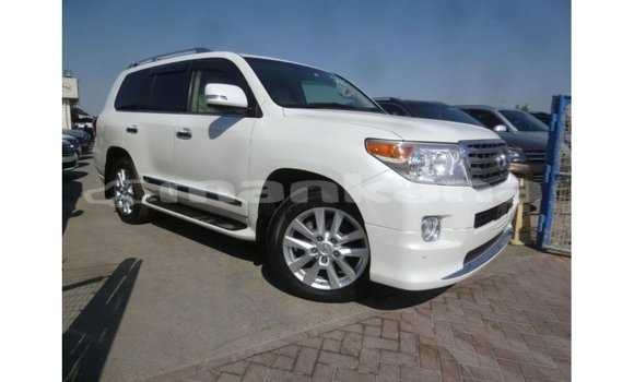 Buy Import Toyota Land Cruiser White Car in Import - Dubai in Abhasia Buy Import Toyota Land Cruiser White Car in Import - Dubai in Abhasia