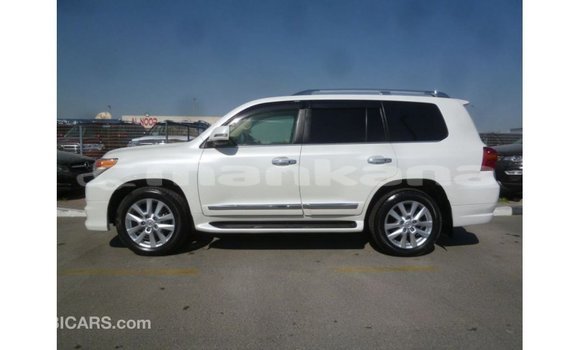 Buy Import Toyota Land Cruiser White Car in Import - Dubai in Abhasia Buy Import Toyota Land Cruiser White Car in Import - Dubai in Abhasia