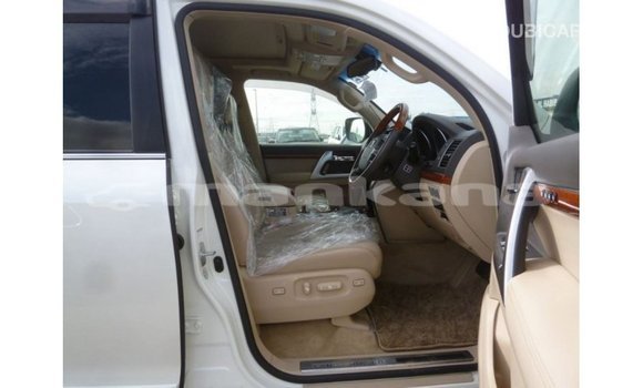 Buy Import Toyota Land Cruiser White Car in Import - Dubai in Abhasia Buy Import Toyota Land Cruiser White Car in Import - Dubai in Abhasia