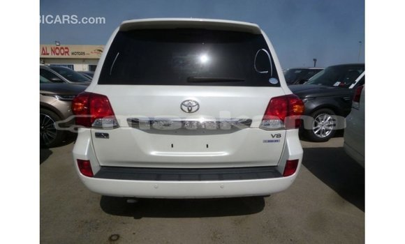 Buy Import Toyota Land Cruiser White Car in Import - Dubai in Abhasia Buy Import Toyota Land Cruiser White Car in Import - Dubai in Abhasia