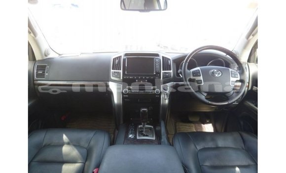 Buy Import Toyota Land Cruiser White Car in Import - Dubai in Abhasia Buy Import Toyota Land Cruiser White Car in Import - Dubai in Abhasia