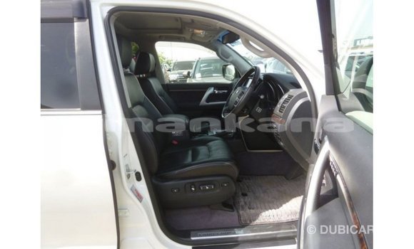 Buy Import Toyota Land Cruiser White Car in Import - Dubai in Abhasia Buy Import Toyota Land Cruiser White Car in Import - Dubai in Abhasia