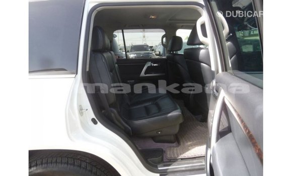 Buy Import Toyota Land Cruiser White Car in Import - Dubai in Abhasia Buy Import Toyota Land Cruiser White Car in Import - Dubai in Abhasia