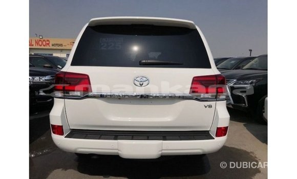 Buy Import Toyota Land Cruiser White Car in Import - Dubai in Abhasia Buy Import Toyota Land Cruiser White Car in Import - Dubai in Abhasia