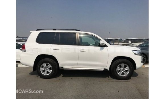 Buy Import Toyota Land Cruiser White Car in Import - Dubai in Abhasia Buy Import Toyota Land Cruiser White Car in Import - Dubai in Abhasia