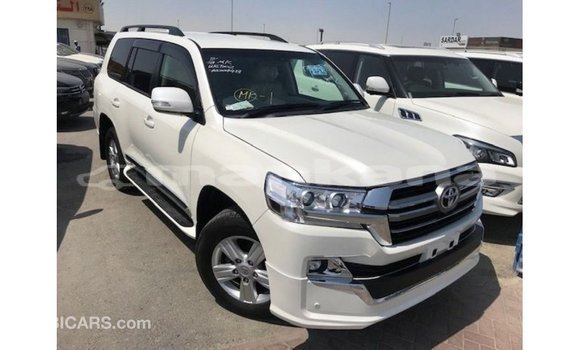Buy Import Toyota Land Cruiser White Car in Import - Dubai in Abhasia Buy Import Toyota Land Cruiser White Car in Import - Dubai in Abhasia