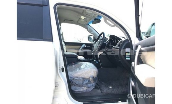 Buy Import Toyota Land Cruiser White Car in Import - Dubai in Abhasia Buy Import Toyota Land Cruiser White Car in Import - Dubai in Abhasia