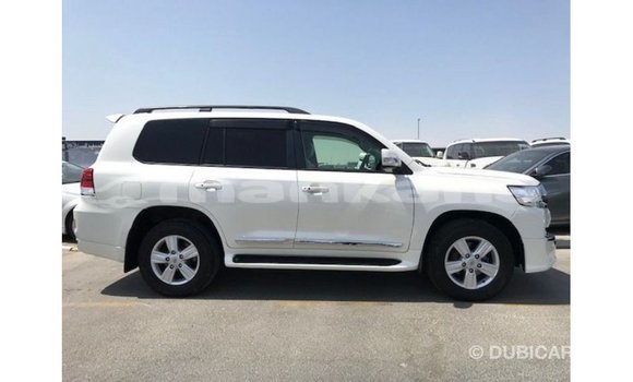 Buy Import Toyota Land Cruiser White Car in Import - Dubai in Abhasia Buy Import Toyota Land Cruiser White Car in Import - Dubai in Abhasia