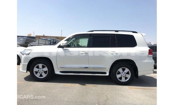 Buy Import Toyota Land Cruiser White Car in Import - Dubai in Abhasia Buy Import Toyota Land Cruiser White Car in Import - Dubai in Abhasia