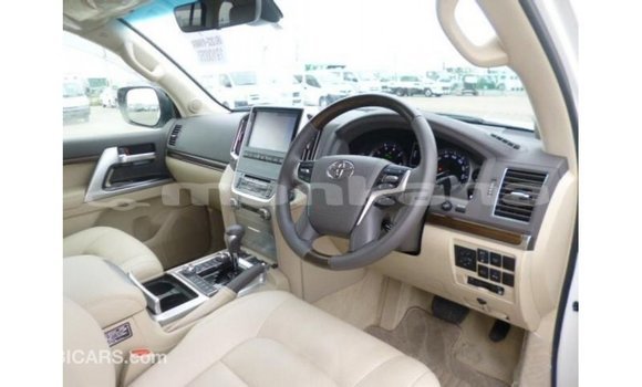 Buy Import Toyota Land Cruiser White Car in Import - Dubai in Abhasia Buy Import Toyota Land Cruiser White Car in Import - Dubai in Abhasia